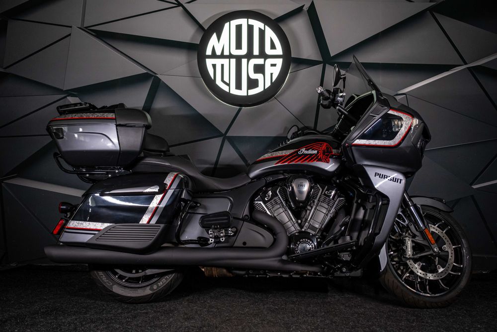 Indian Pursuit Dark Horse