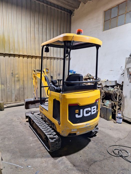 Aluguer / serviços de mini giratória e trator