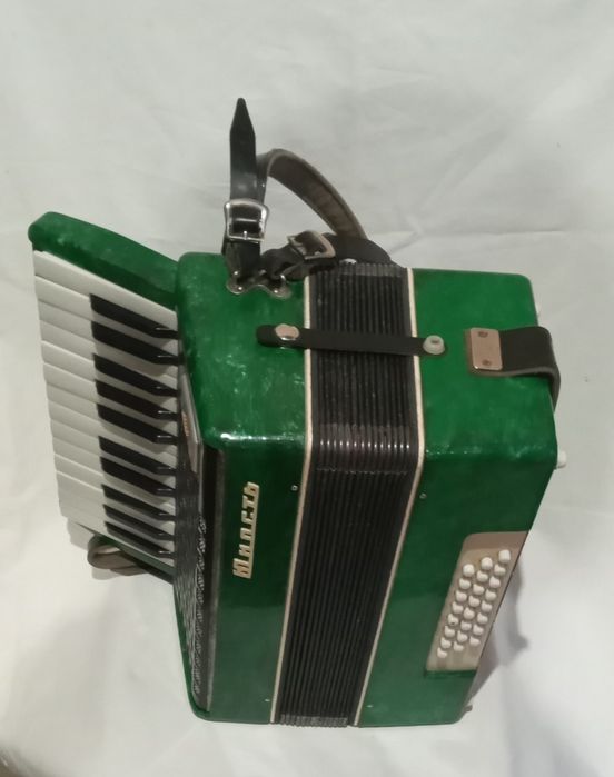 Музыкальный инструмент.: новый.