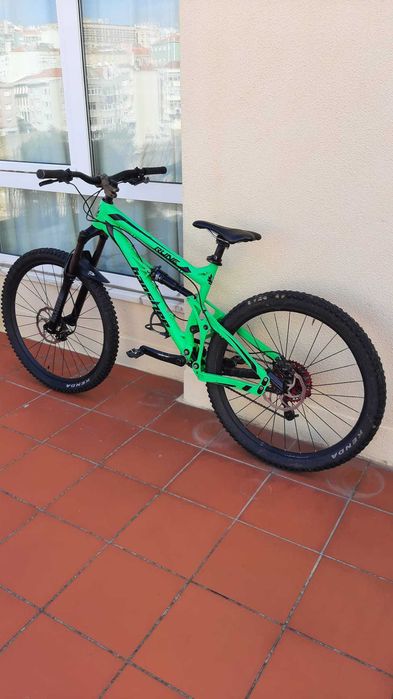 Vendo/Troco Bicicleta 27.5 de enduro Banshee Rune V2  27.5