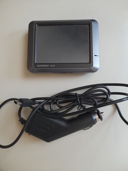 Продам автомобильный навигатор Garmin .