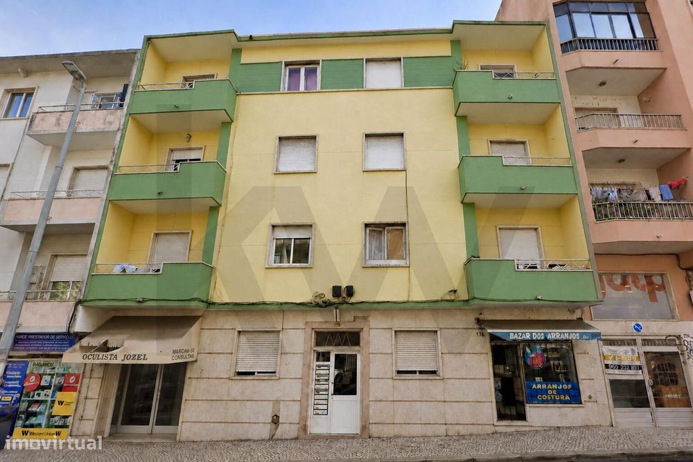 Prédio 10 Unidades Habitacionais + 2 Lojas | Logradouro  | Centro Quel
