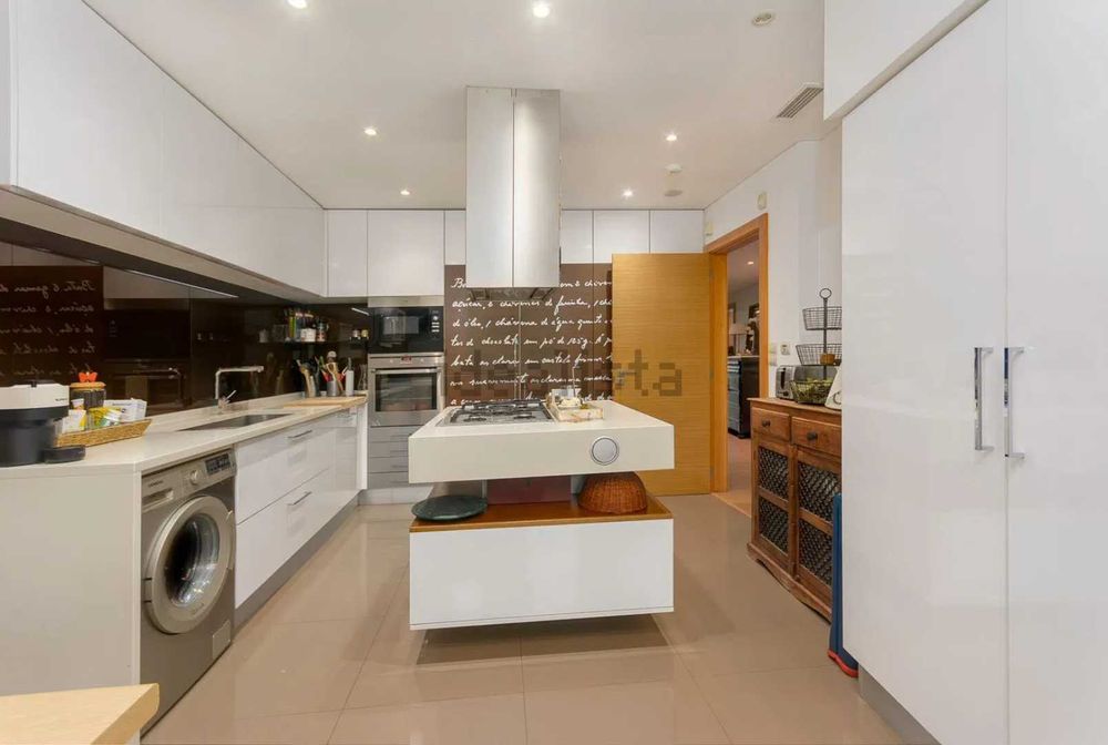 Cozinha Usada com electrodomésticos (área 15 a 20 m2)