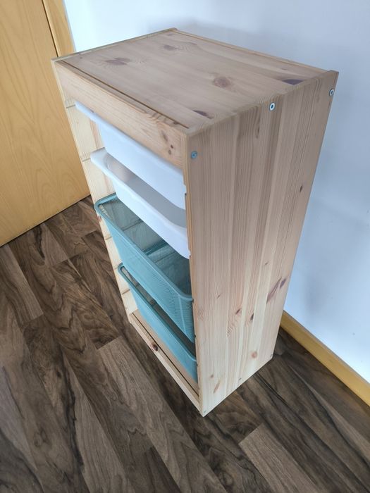 IKEA Trofast com caixas de arrumação