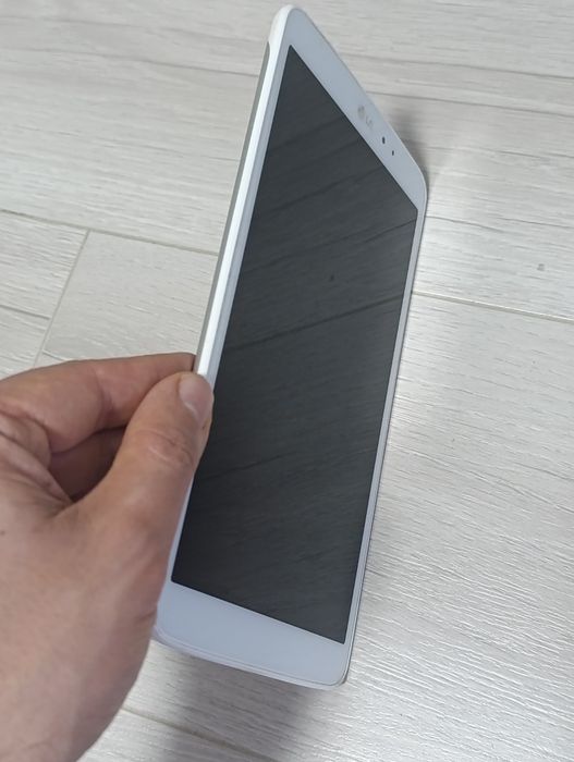 Планшет LG  V500