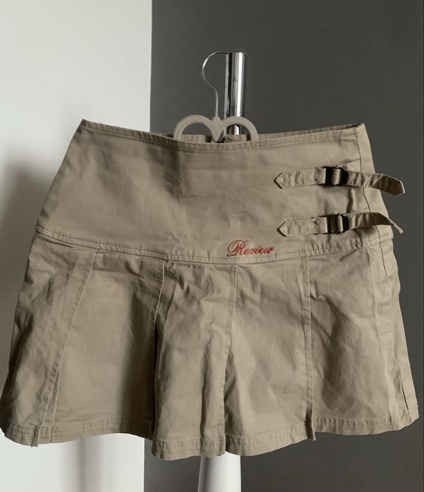 Бежева спідниця