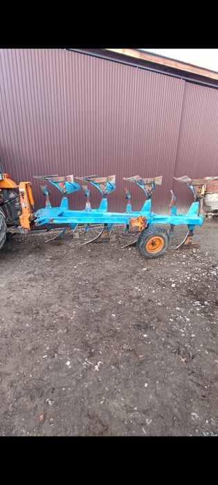 Pług obrotowy 3+1 skibowy