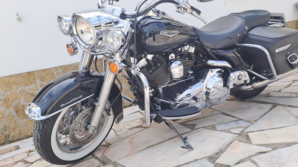 Harley davidson road king classic