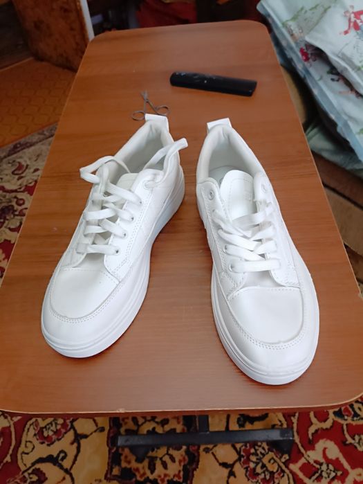 Продам мокасины женские 39 новые