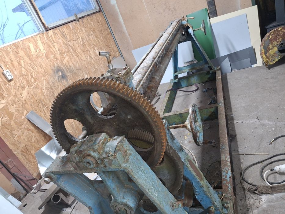 Листогиб трьохвалка вальці