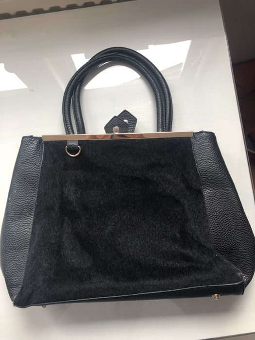 Czarna duża torebka