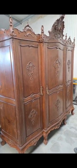 Roupeiro Antigo, Alto Nível Artesanal, Excelente Estado, não aceito Mn