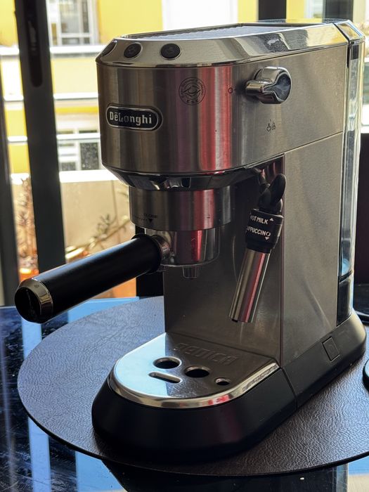 Máq.Café Manual DELONGHI Dedica Style