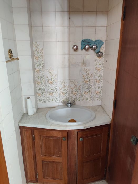 Espaço comercial 75m2 com WC completo 2⁰ andar