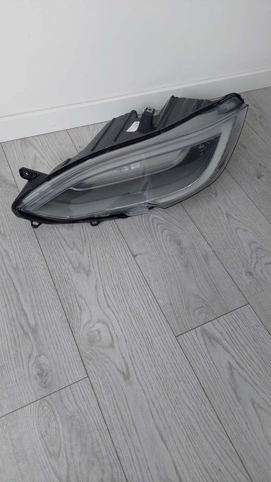 Farol Tesla Model S - 2017 >