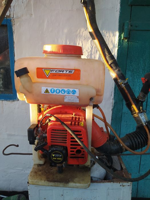 Продам мото оприскувач