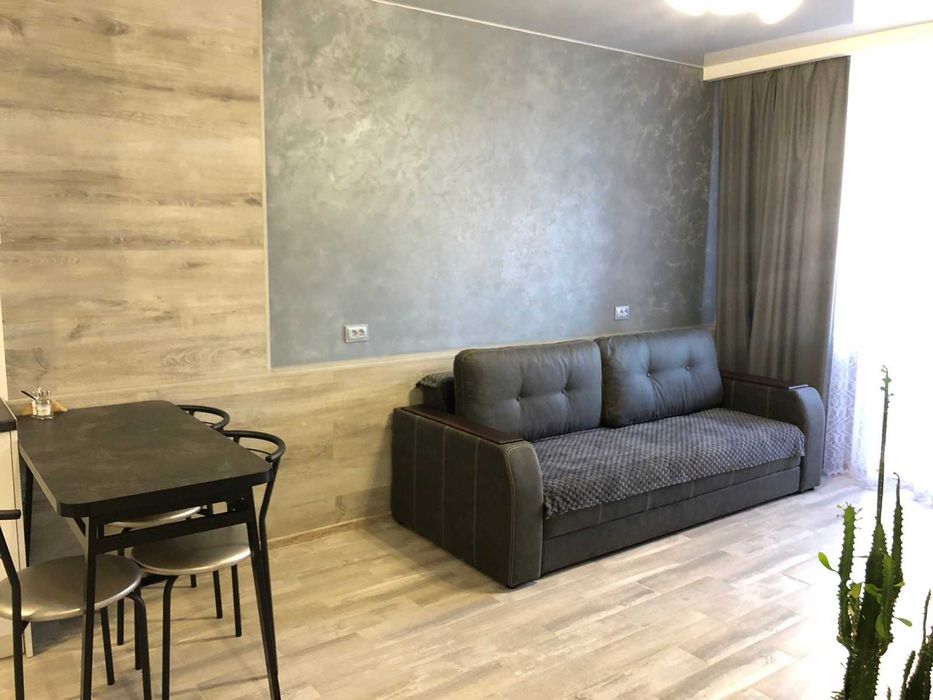 Подобово 1,5 кімнатна квартира на Озерній