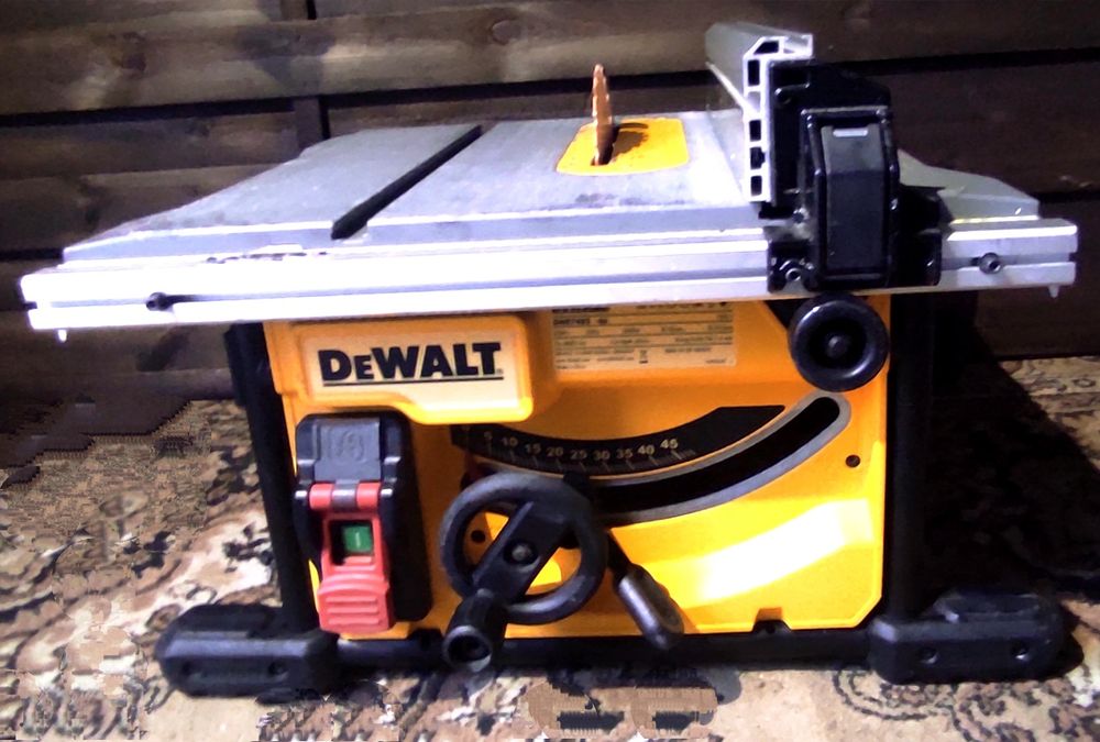 Piła DeWalt dwe 7485