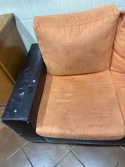 Sofá de 2 lugares para restauro