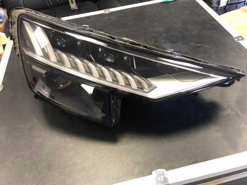 Фара права ліва Matrix Audi Q8 4M