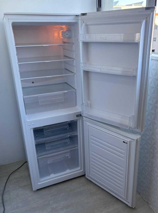 Frigorífico Combinado KUNFT 207L - Branco