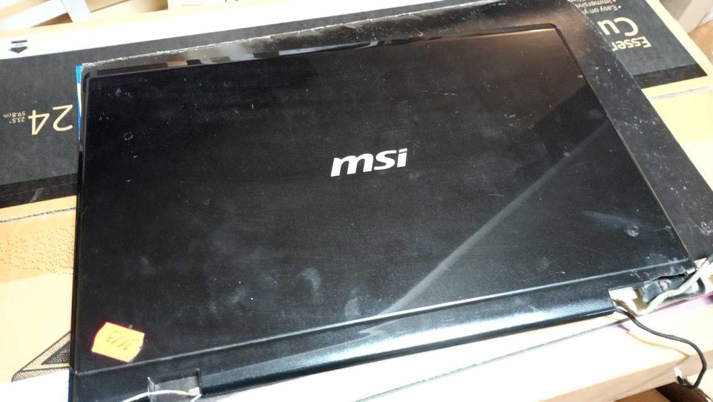 Матриця MSI кришка на запчастини 16" (1366x768) WXGA HD