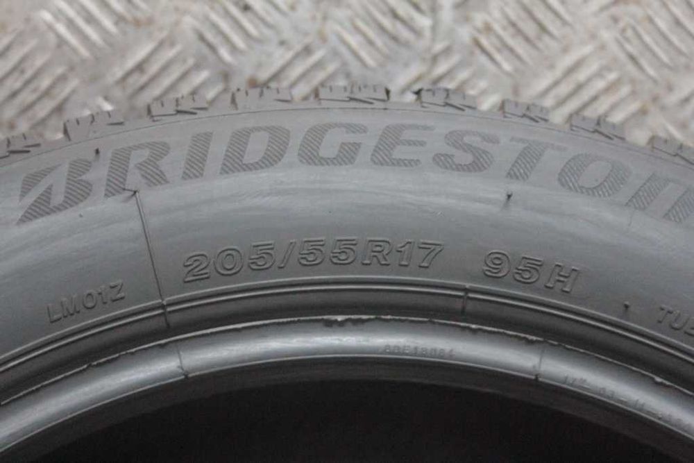 205/55/17 Bridgestone Blizzak LM001 205/55 R17 95H