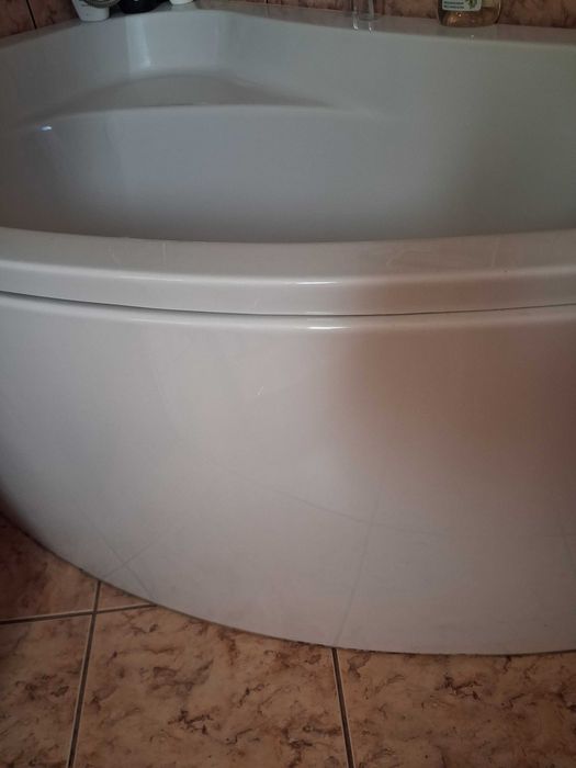 Wanna narożna 140x90 z obudową