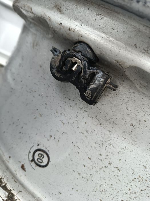 Felgi17 5*110 oryg Jeep Compas czujniki stan bdb kpl