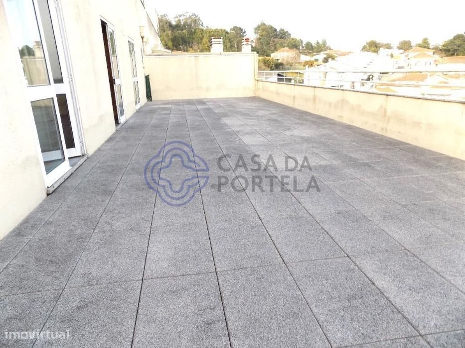 T3-Recuado -Último Andar- Junto ao Lidl e Continente de Mozelos.