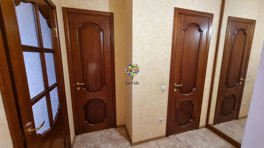Продаж 2-к квартири з ремонтом та меблями, вул. Милославська, 45