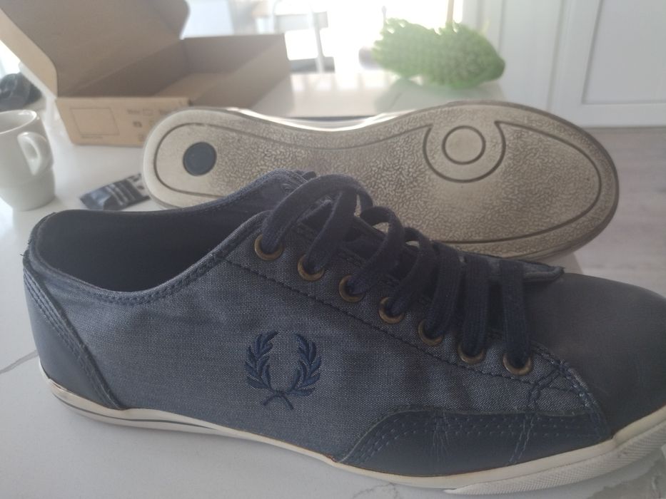 Tênis azul  de  marca 41  em bom estado