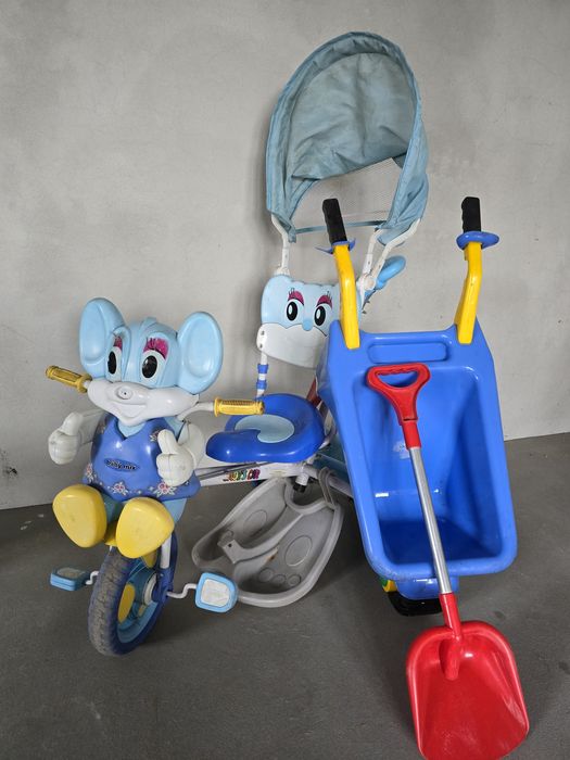 Rowerek i zabawki na plażę