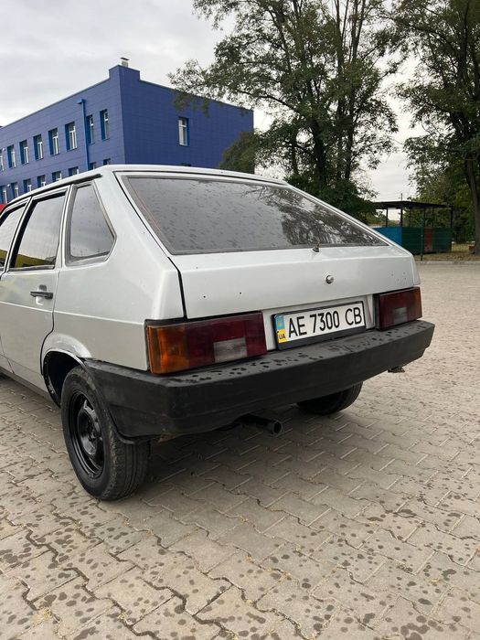 Автомобіль Ваз 2109
