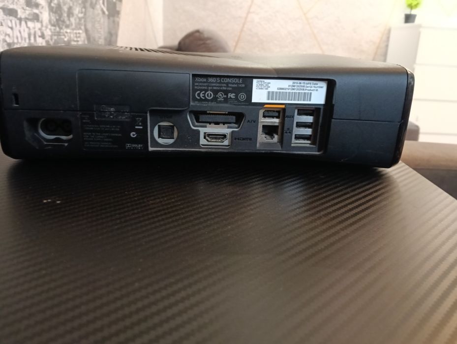 Xbox 360 slim + kompletne okablowanie + 1 pad