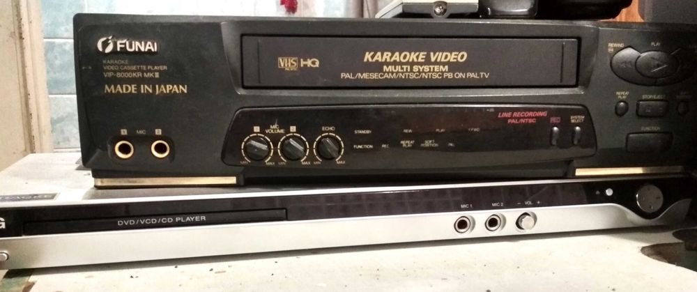 телевізор, двд та відеомагнітофон