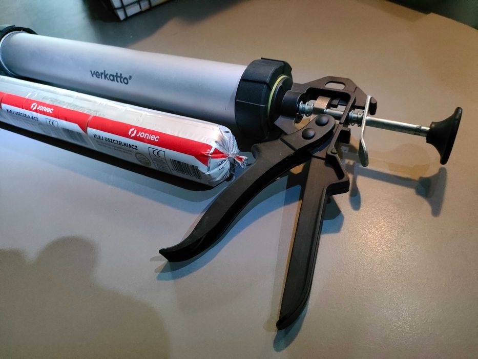 Pistolet do kleju Joniec ogrodzenia wyciskacz pustaki palisady bloczki