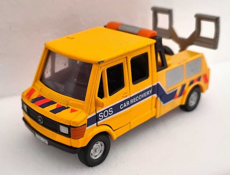 Carrinha Mercedes reboque - miniatura 1:43