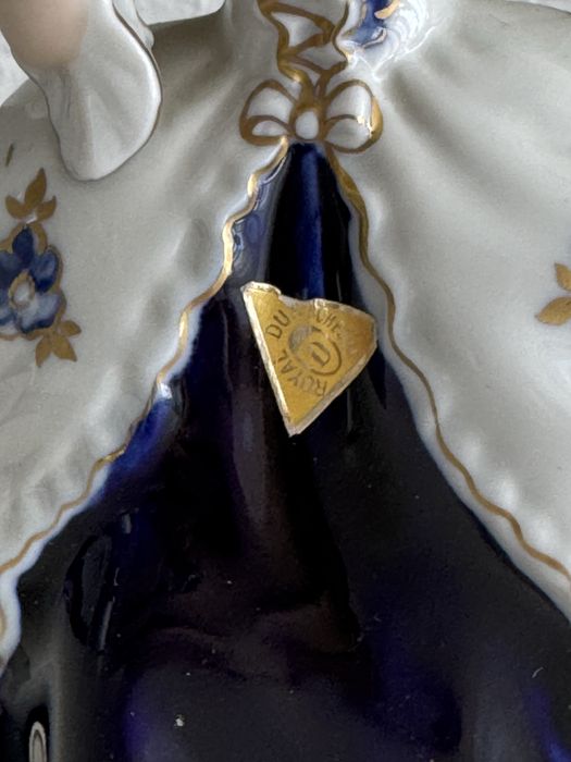 Figurka Royal Dux dworska para w tańcu