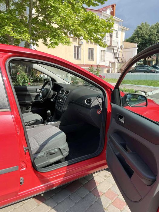 Ford Focus универсал (1,8 газ/бензин 2007 год)