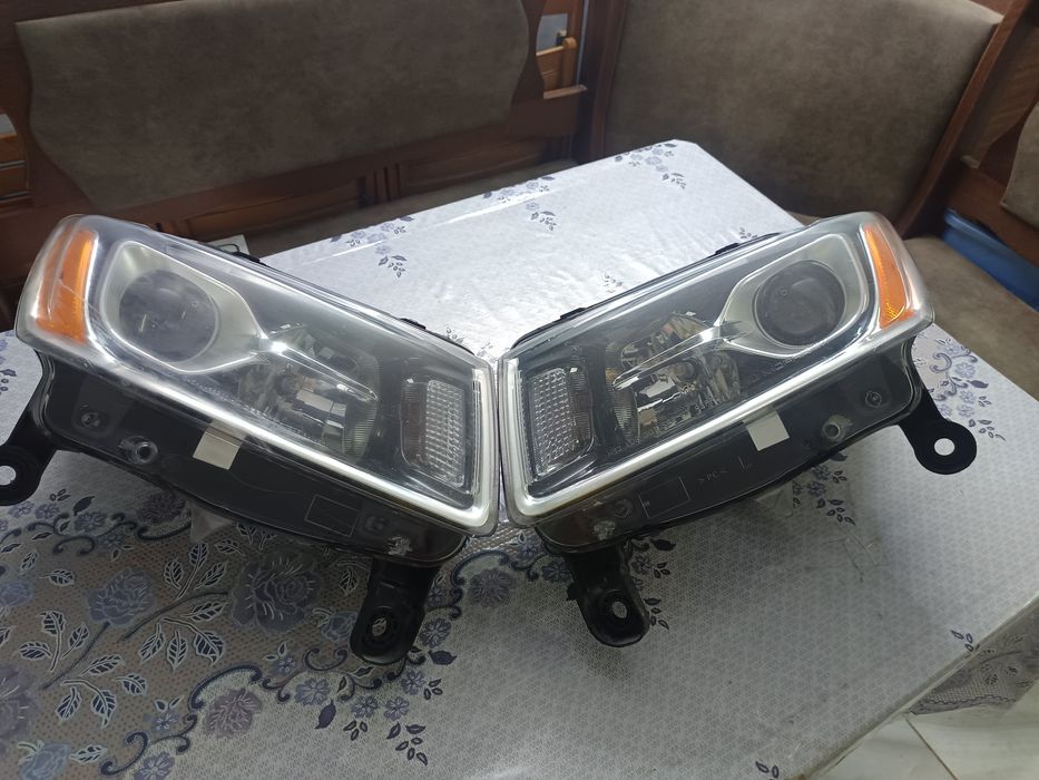 Продаються фари гранд чироки wk2 2013 - 2016 року