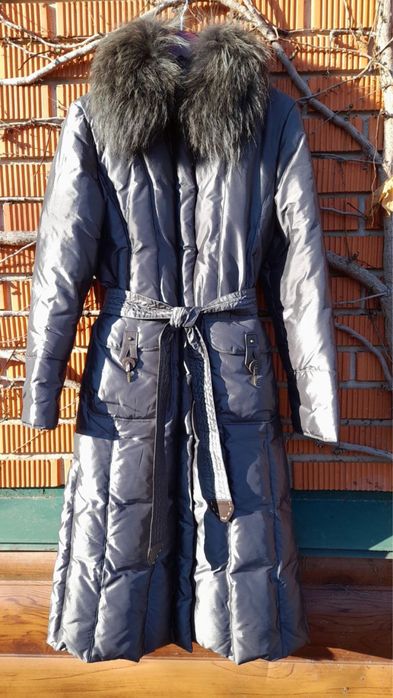 Жіночий зимовий пуховик