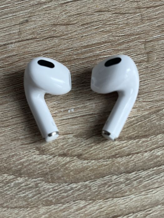 Airpods 3 26% правый наушник не роботает