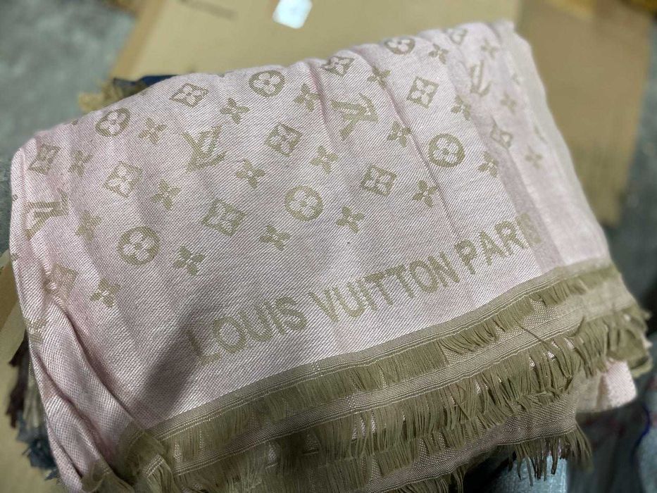 Szalik dwustronny Louis Vuitton Szal beżowy Burberry