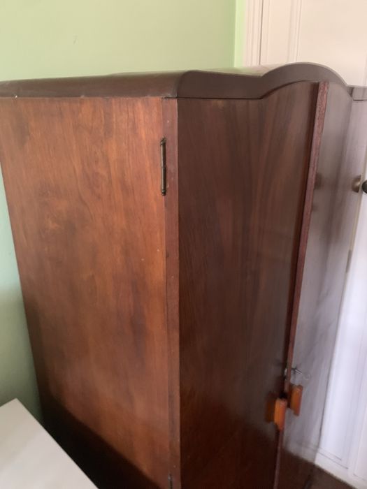 Armário de madeira