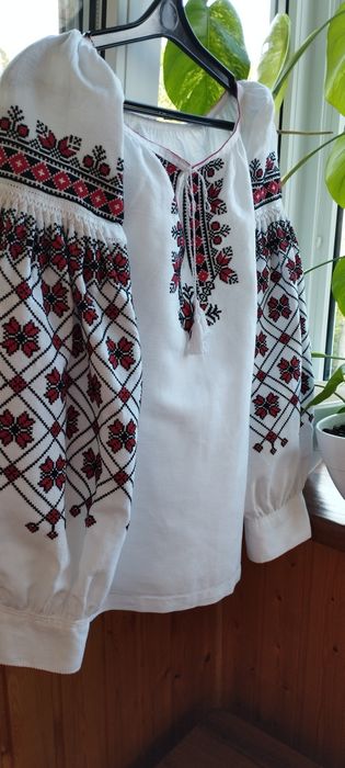 Вишиванка ручної роботи