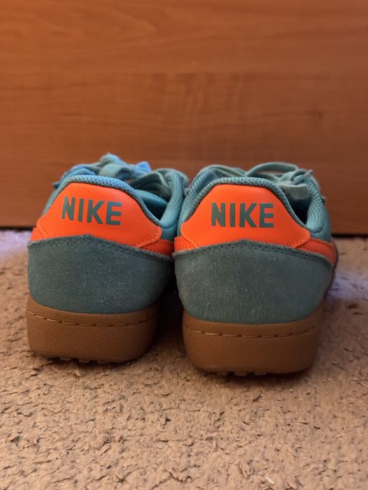 Nike field retro