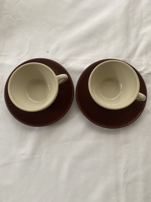 Candal, duas chavenas de café com pires.