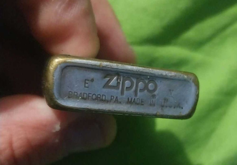 Isqueiro Zippo genuíno e bolsa em cabedal