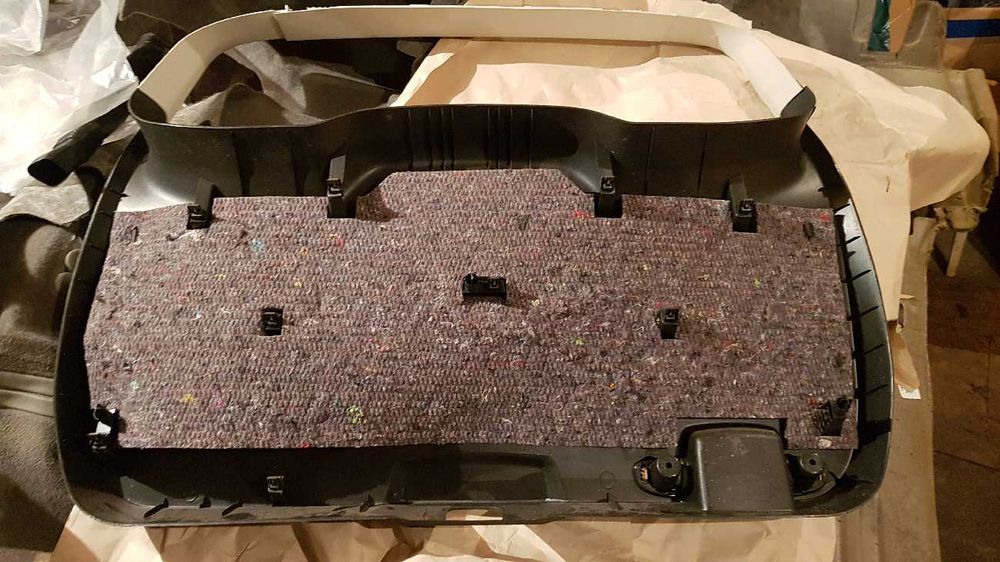 Пластик обшивка ляды крышки багажника Ford Eskape Kuga идеал состояние